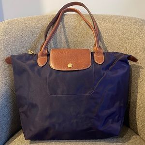 Longchamp Le Pliage medium shoulder tote. Purple/eggplant
